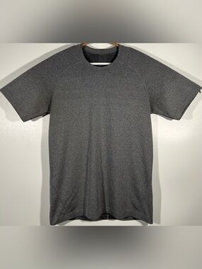 Lululemon Men's Metal Vent Tech Gray Short Sleeve T Shirt Size Small Yoga Run
